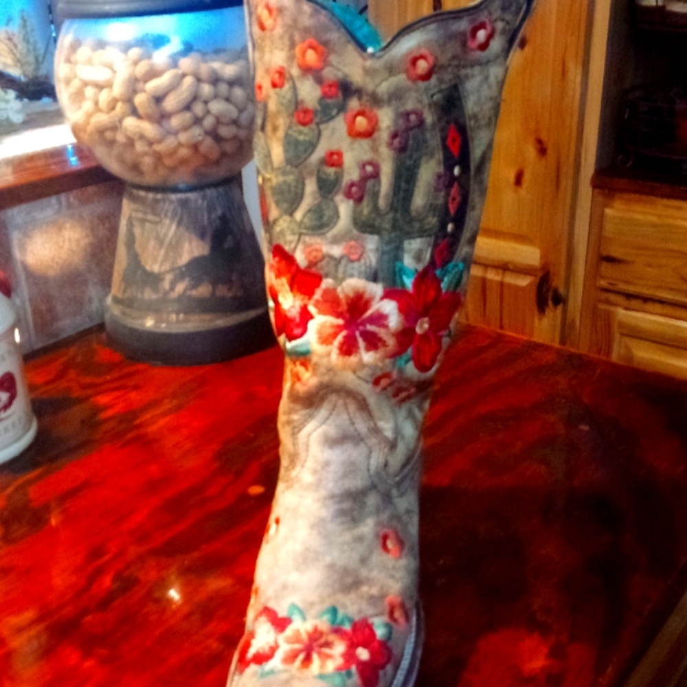Women's chorale boots size 8 worn one time
